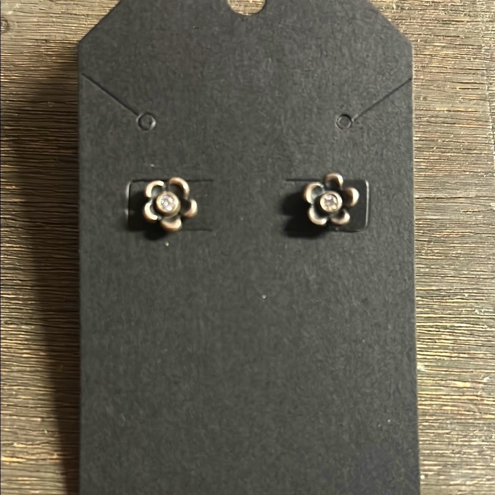 Elegant Sterling Silver  & CZ Flower Stud‎ Earrings